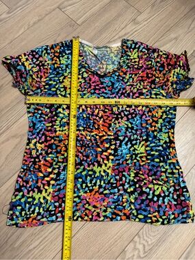Colorful Confetti Print V-Neck Women’s scrub Top